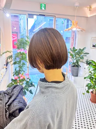 ショート カラー 🧸柔らかベージュ/ 顔周りレイヤー/ミクのヘアスタイル
