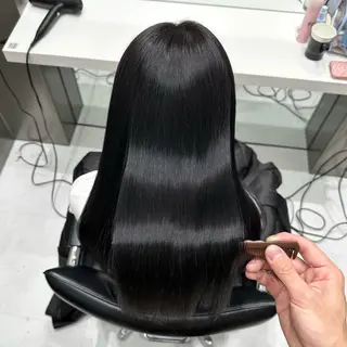 セミロング 💫艶ハイトーン×髪 質改善💫リュウトのヘアスタイル