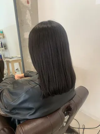 セミロング 眞名子 瑞紀のヘアスタイル