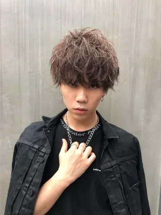 ショート カラー メンズ センターパート/毛 流れ/パーマ特化のヘアスタイル