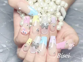 ネイル 🦋 Queenieのネイルデザイン