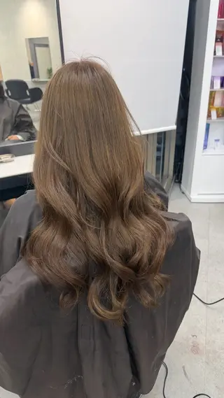 ロング カラー GiseL ゆうな 2階 ブリーチのヘアスタイル