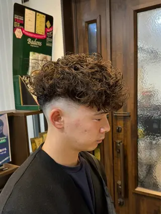 ショート パーマ メンズ 二本木 秀成のヘアスタイル