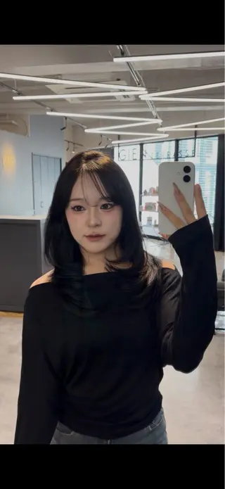 ロング 真下 瑞歩のヘアスタイル