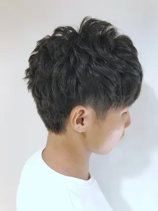 ショート パーマ メンズ インナーカラー/ ストレート/奥野洸也のヘアスタイル