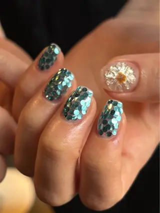 ネイル Manon Tomiのネイルデザイン