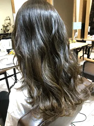 ロング カラー サワタ ミサのヘアスタイル
