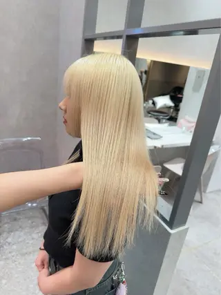 カラー Rio / 艶カラー/ハイトーンのヘアスタイル