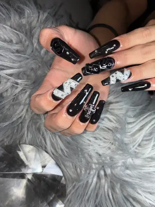 ミディアム YOKOSUKA NAILS💅🍃のネイルデザイン