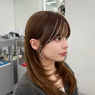 セミロング 割れない顔まわり× 小顔補正レイヤー難波のヘアスタイル