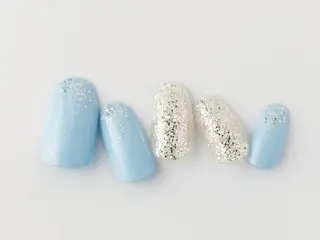ショート Tiary🤍 Sachikaのネイルデザイン