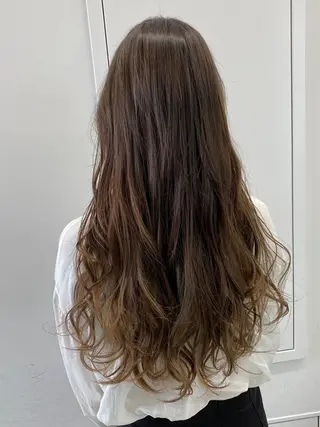 ロング カラー ✩.*Aise⟡.· 艶カラー🐈‍⬛🩶のヘアスタイル