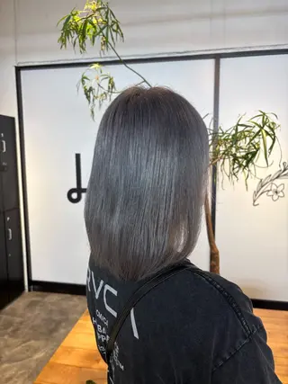 カラー 岩崎 郁音のヘアスタイル
