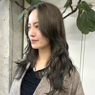 ロング カラー 伊藤ほのか/柔らかパ ーマ/ダブルカラーのヘアスタイル