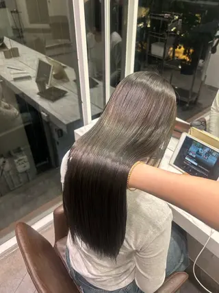 ロング ハイトーン美髪矯正 /KAEDEのヘアスタイル