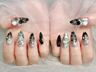 ネイル 🦋 Queenieのネイルデザイン
