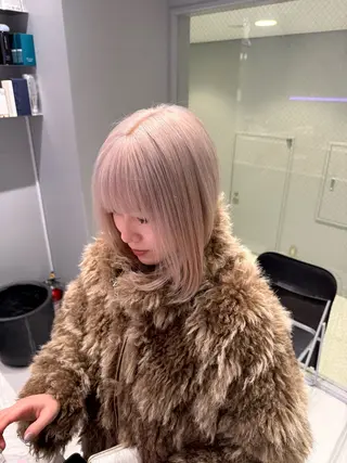 ミディアム カラー ハイトーンレイヤー 顔まわりSOTAのヘアスタイル