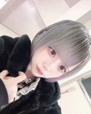 ショート カラー SALWIN ゆうのヘアスタイル