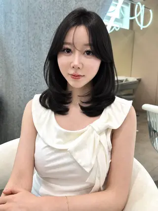 ミディアム 大宮暗髪カラー🖤 レイヤー特化しょうまのヘアスタイル