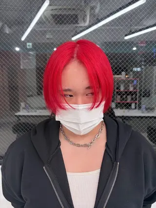 ロング カラー 縮毛ブリーチ／黒染め 複雑履歴／ホワイトのヘアスタイル
