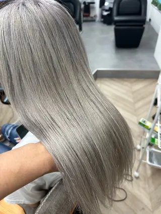セミロング カラー be flotのヘアスタイル