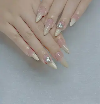 ネイル T. Leeのネイルデザイン