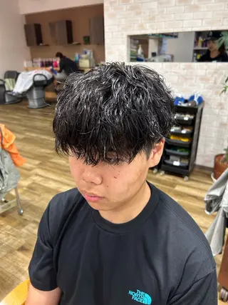 ミディアム パーマ メンズ 鶴田 将清のヘアスタイル