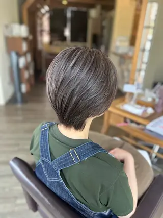 ショート カラー 井上 花音のヘアスタイル