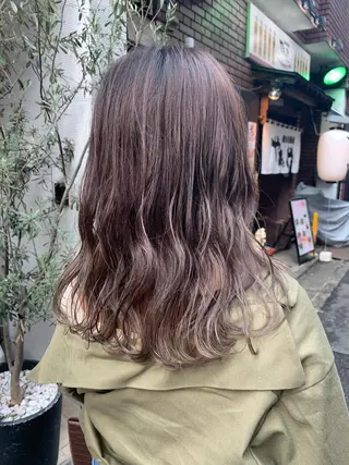 ミディアム カラー レイヤーカット 西村あきやのヘアスタイル
