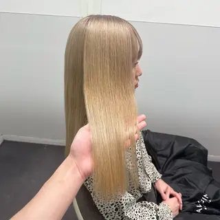 セミロング カラー 💫艶ハイトーン×髪 質改善💫リュウトのヘアスタイル