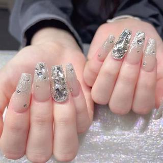 ネイル Queens テイのネイルデザイン