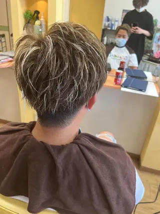 カラー メンズ 岡垣 幸汰のヘアスタイル