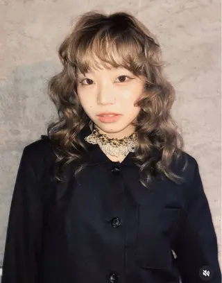 ミディアム パーマ MOMOKA/ハイト ーン/透明感カラーのヘアスタイル