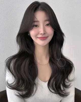 セミロング レイヤーカット ハッシュレイヤー特化のヘアスタイル