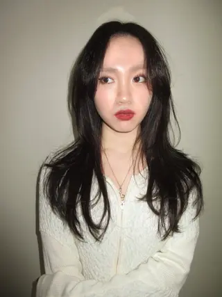 セミロング レイヤーカット\ウル フ　chinatsuのヘアスタイル