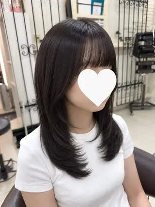 セミロング 地毛風ストレート 早坂裕真のヘアスタイル