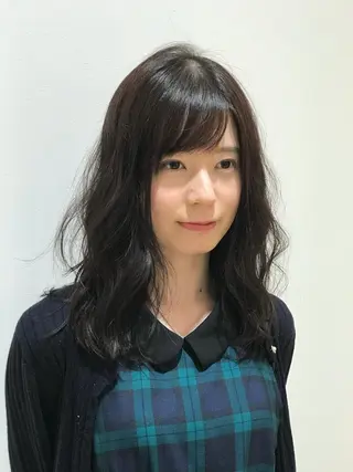 ミディアム 横山 ひかりのヘアスタイル
