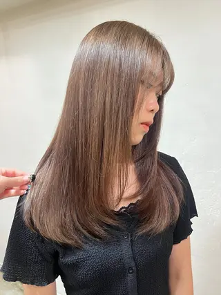 カラー hinaru ．のヘアスタイル
