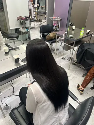 セミロング RAF／Lino 美髪矯正／暗髪カラーのヘアスタイル