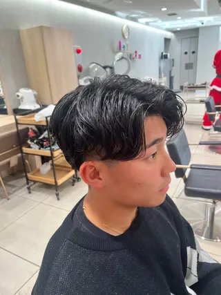 ショート パーマ メンズ 巖本 真希のヘアスタイル