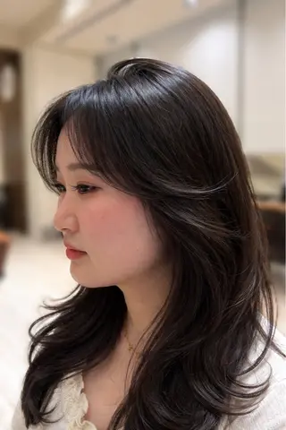 ロング 透明感カラー/韓国レ イヤー/宮下知也のヘアスタイル