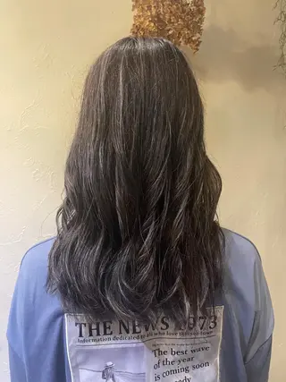 セミロング カラー 豊崎 左知のヘアスタイル