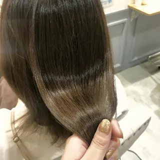 ミディアム カラー 赤松 摩美のヘアスタイル