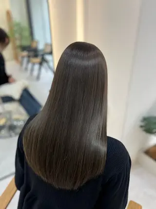 セミロング カラー Zina aimiのヘアスタイル