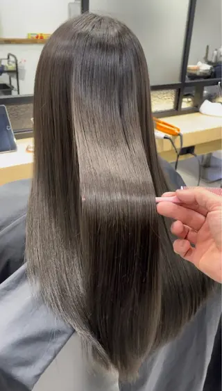 セミロング 白髪ぼかしハイライト バレイヤージュヤマトのヘアスタイル