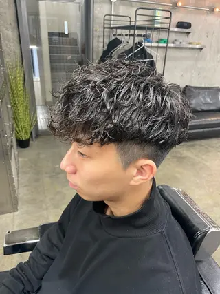 ショート カラー パーマ ヘアアレンジ メンズ 亀井隆汰/メンズ専門 パーマ/フェード可のヘアスタイル
