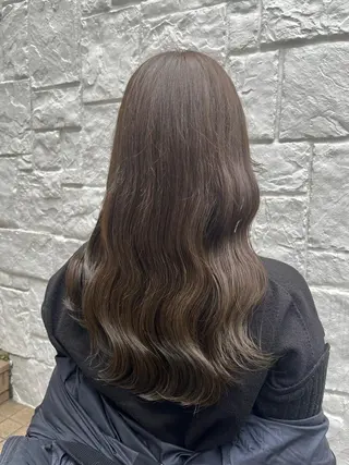 ロング カラー カジュアルを女っぽく 𝗮𝘆𝗮𝗰𝗼のヘアスタイル