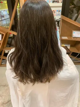 セミロング 吉田 茉生のヘアスタイル