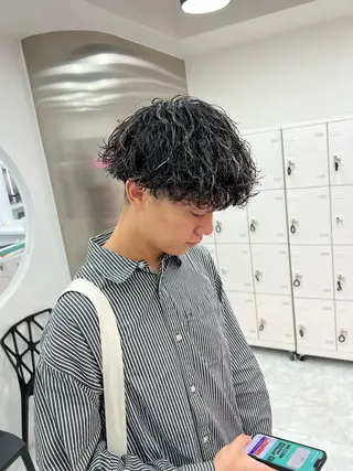 ミディアム カラー パーマ メンズ メンズパーマ特化 TAIGAのヘアスタイル