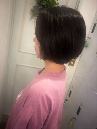 ショート 酸性ストレート✨ 艶カラー✨谷口倭子のヘアスタイル